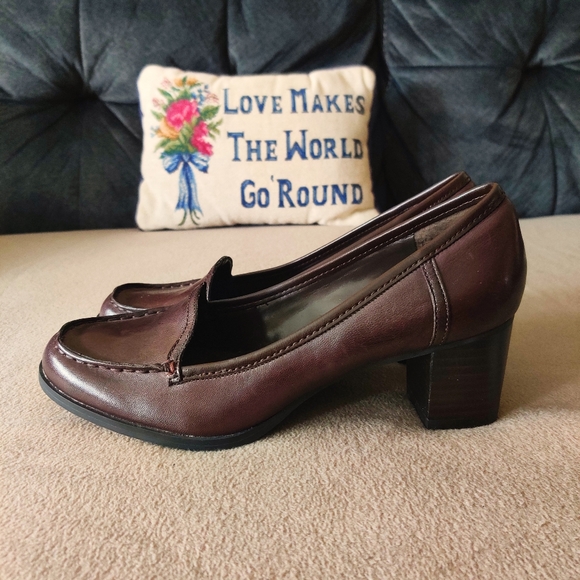 🧸SOLD🧸 VINTAGE 90s Brown Chunky Loafer Heels - Picture 9 of 9